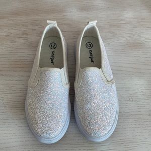 Girls slip on sneakers ⭐️